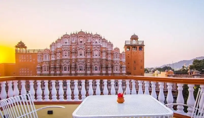 Best Rooftop Restaurants Near Hawa Mahal and Pink City